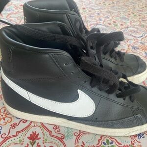 NIKE BLACK AND WHITE BLAZER HIGH TOPS
